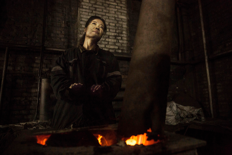 Illustration for article titled Photographs Capture What Life is Like in One of the World's Dirtiest Pits